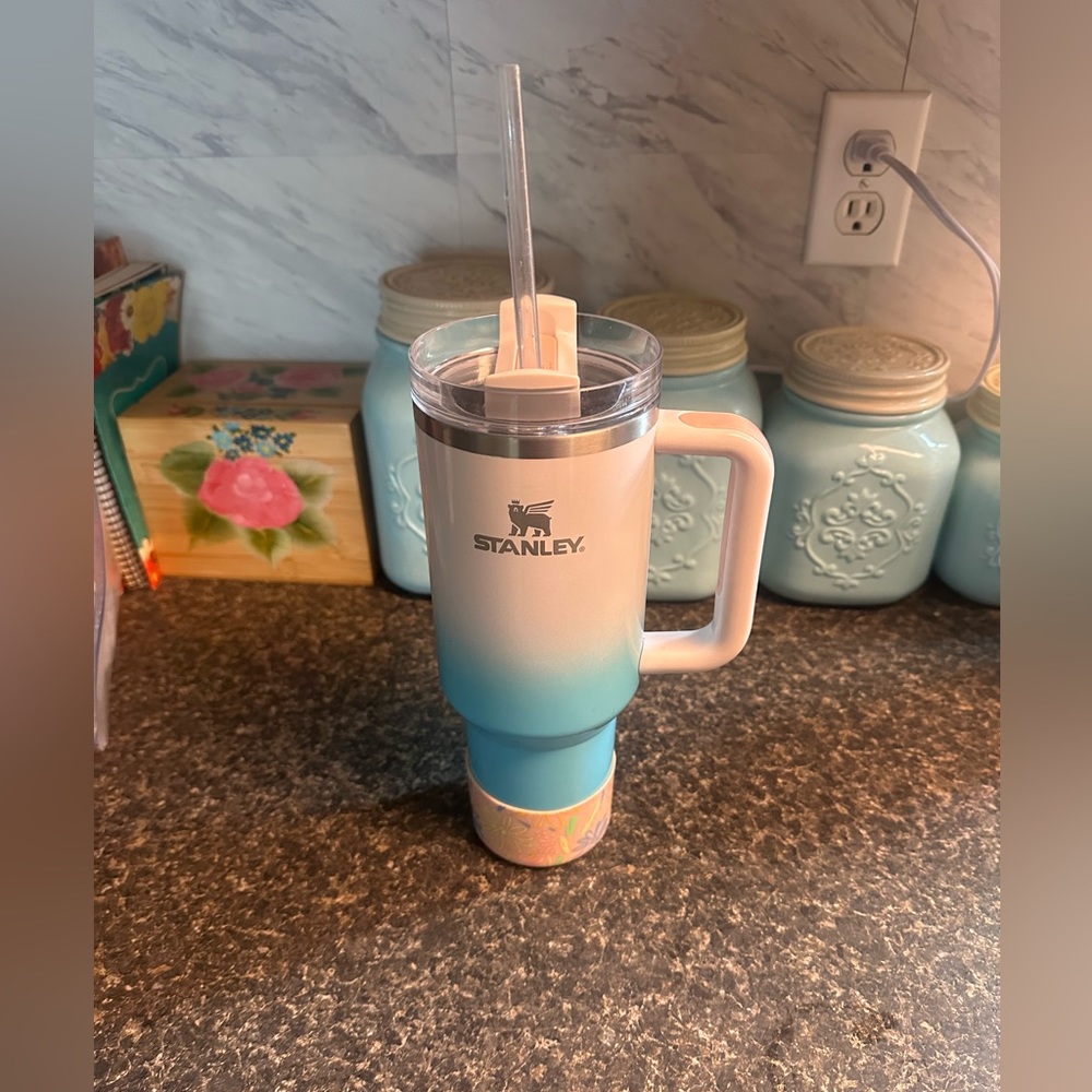Stanley Flowstate 40 oz Quencher H2.0 tumbler Pool Ombré color 🦋